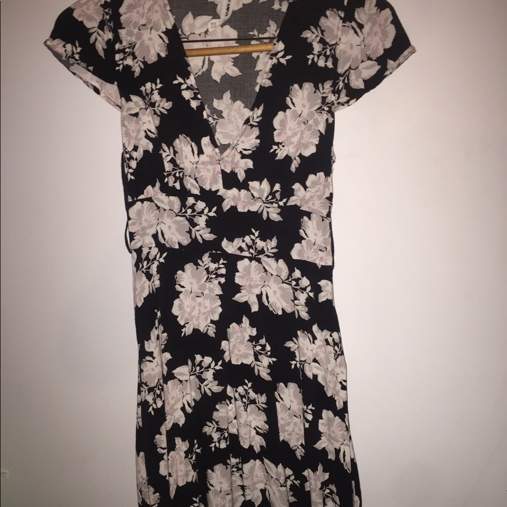 BETHANY MOTA FLORAL DRESS - Picture 2 of 4